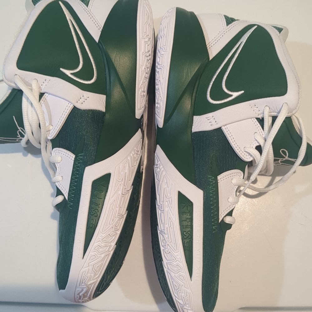 Nike Green and White High-Top Sneakers